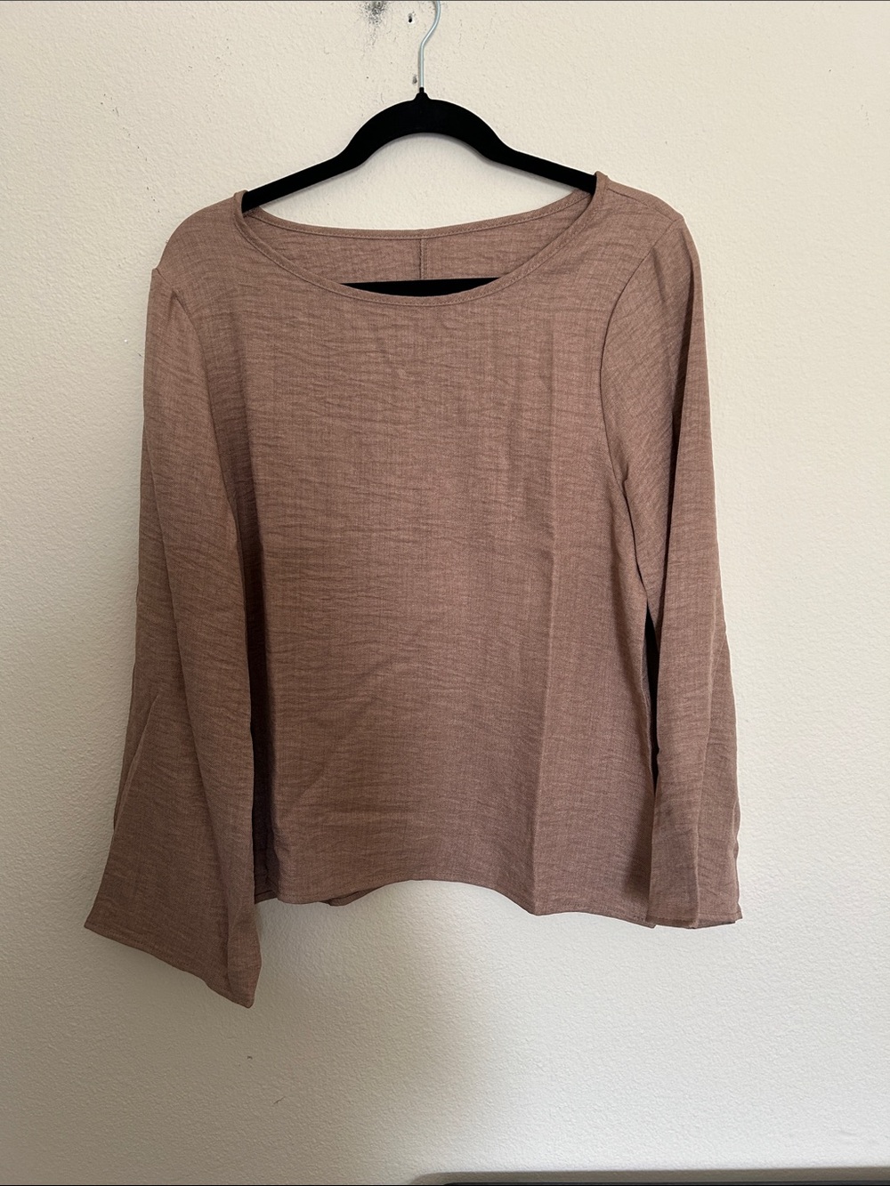 Relaxed Long-Sleeve Women’s Top in Dusty Taupe